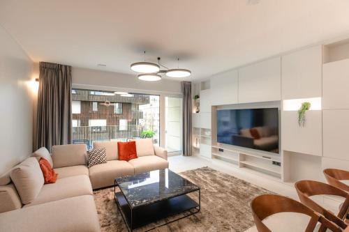 Cessange Apartamento | Henry's Appt with a private Suite 412 - Shared kitchen