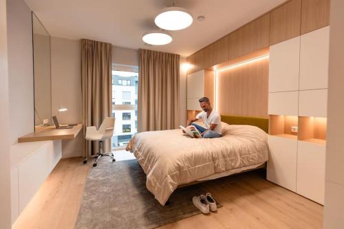 Cessange Apartamento | Henry's Appt with a private Suite 414 - Shared kitchen