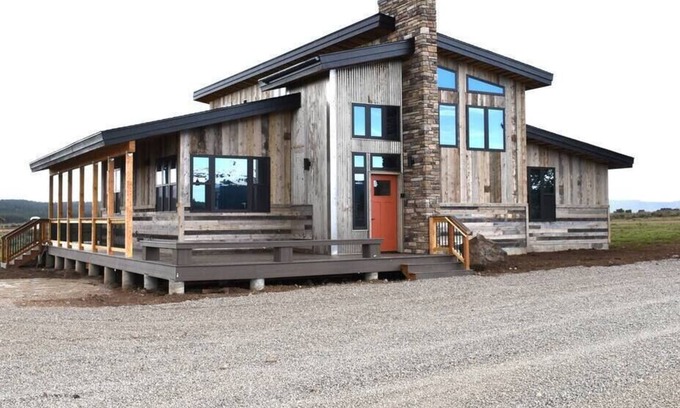 Island Park Cabina | Henry's Ip Cabin | Sleeps 8 | 40 Min to