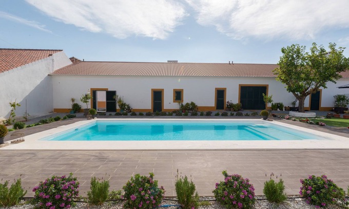 Montemor-o-Novo Casa | Herdade da Paz com Piscina e Barragem em Reserva Ecológica
