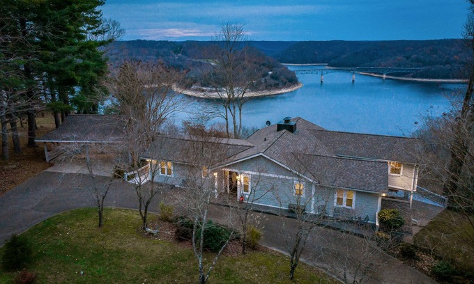 Smithville Chalet De Esquí | Here Comes The Sun Center Hill Lake