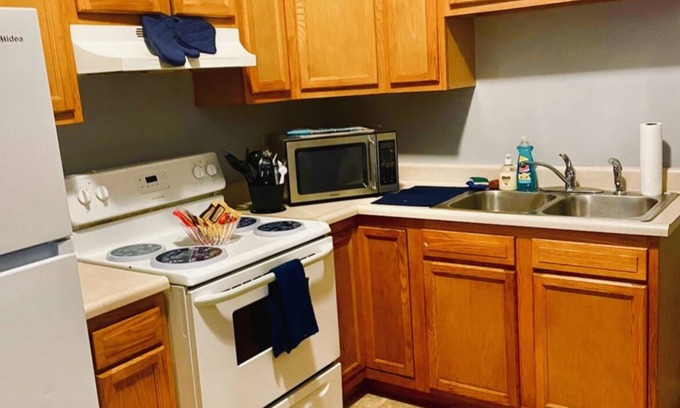 Troy Apartamento | Here for work and need a place to stay? Look no further!Come "Cozy Up With Me"