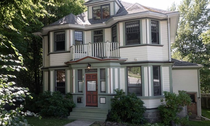 Nelson Casa | Heritage Home: fully licensed