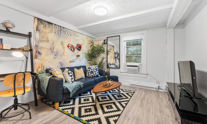 Mount Pleasant Casa | Classic House in Heart of City + 2 Parking Spots