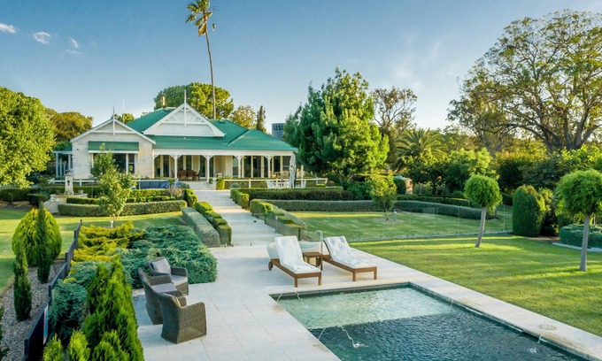 Dalveen Casa | Heritage List Homestead - 6 Star Accomodation for Large Groups