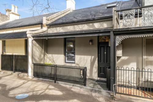 Carlton South Apartamento | Heritage Luxe Terrace Opposite Melbourne Uni