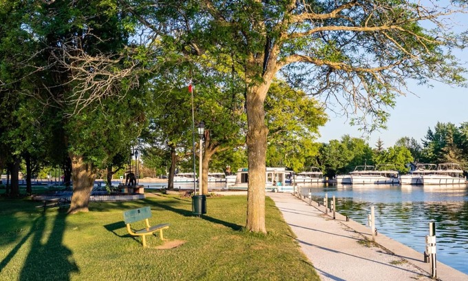 Smiths Falls Apartamento | Heritage Rideau 1Br Apartment Free Parking 1