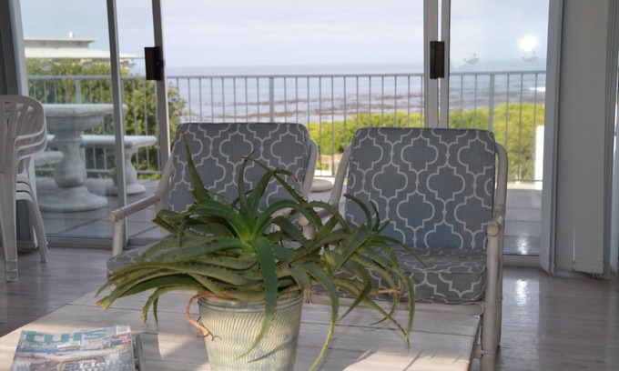 Vermont Cabaña | Hermanus Beach Cottage 1