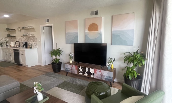Hermosa Beach Condominio | HERMOSA BEACH, CA - Walk to Pier, Beach, Restaurants & Shops.