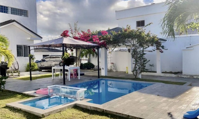 Reparto Ibarra Villa | Hermosa Casa Blanca Boca Chica