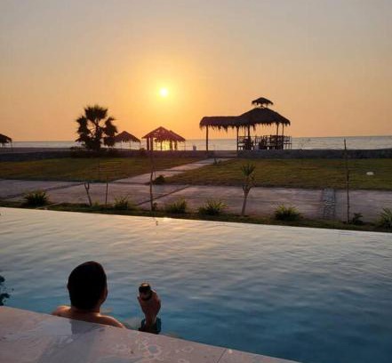 Ica Casa | HERMOSA CASA CON PISCINA FRENTE AL MAR - PRIMERA FILA