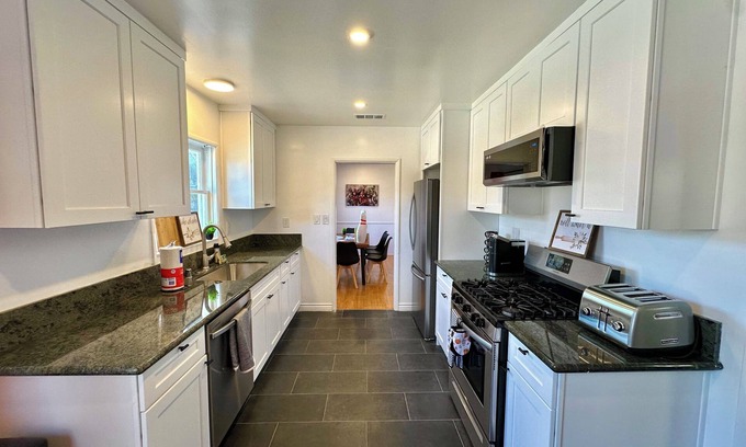 Harbor Casa | HERO Hideout: 3 Mi to Airport, 4 Mi to Beach