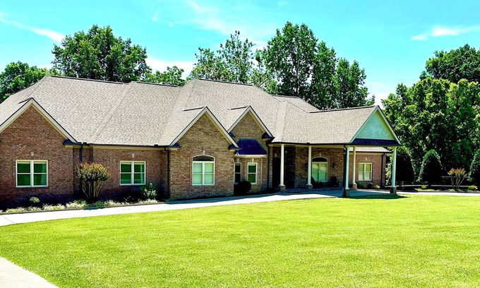 College Grove Casa | HERON'S NEST. Spacious, Clean. Peaceful. Near Historic Downtown Franklin, TN.