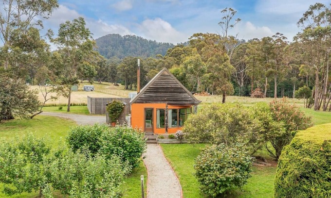 Kettering Cabaña | Herons Studio A Picturesque Couples Cottage