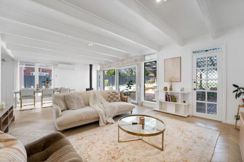 Fullarton Casa | Herringbone Cottage - Unique Garden Escape CBD