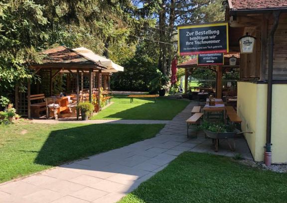 Feldkirchen an der Donau Apartamento | Heurigenbar
