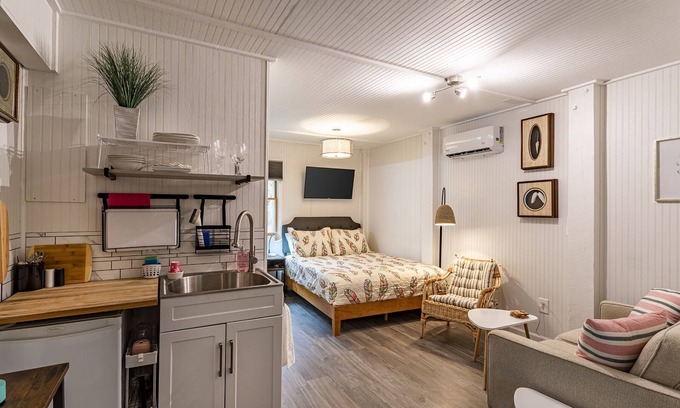 Kitty Hawk Apartamento | HEY, GET A ROOM! Couples Getaway : Bikes, beach chairs, umbrella :Central locale