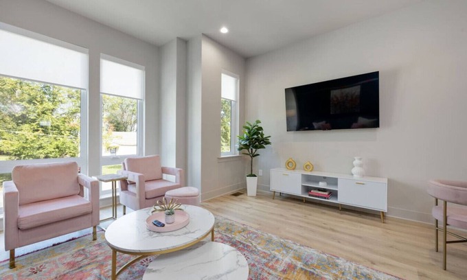 Radnor Casa | Hey, Nashville! & Dolly & Denim - Dual Townhomes
