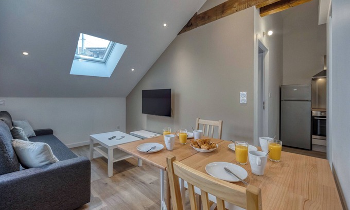 Secteur 1 Apartamento | #HG | Beautiful T2 renovated in the hyper center, facing train station 🚅