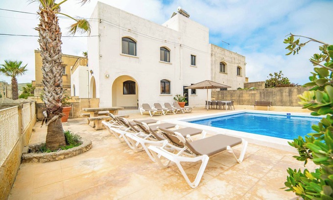 Ta' Għammar Villa | Hgieri - Four Bedroom Villa, Sleeps 8