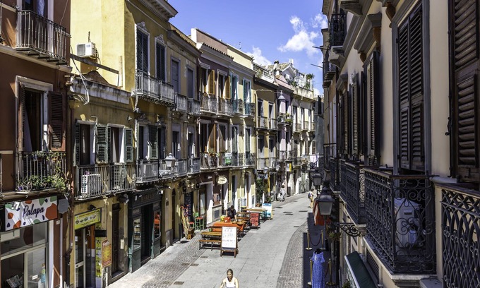 Cagliari Apartamento | Downtown apartment in the main street
