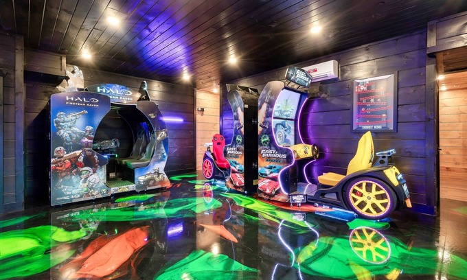 Sevierville Cabina | Hibernation Lodge | Indoor Pool, Arcade, Theater, Hot Tubs, Sleeps 48 Guests