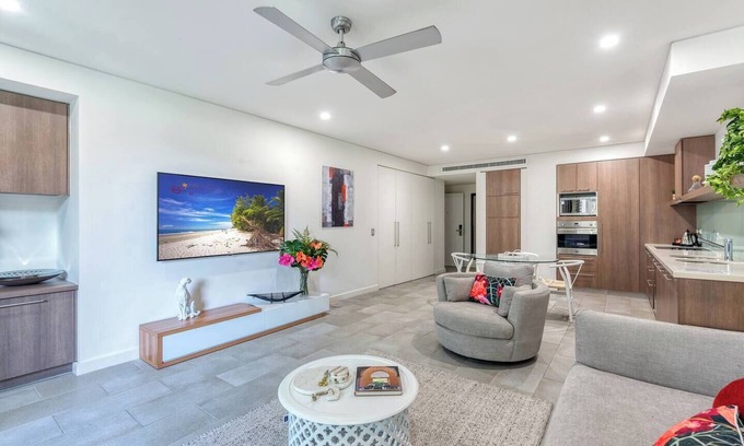 Palm Cove Complejo | Hibiscus Haven Resort style Chic by the Beach