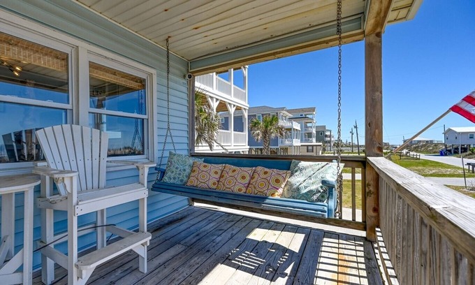 North Topsail Beach Cabaña | Hibiscus Hut- Panoramic Ocean View, Linens Optional