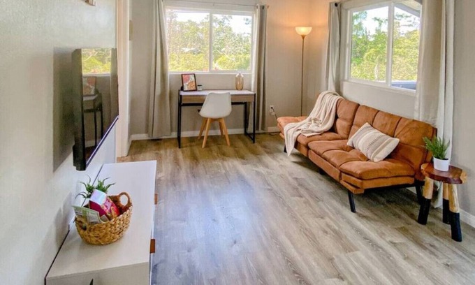 Keaau Apartamento | Hibiscus Retreat, Full Kitchen, Lanai, Parking