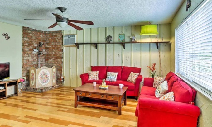 Girvan Casa | Hidden Charm- 3 bed-2 Bath, Pool & Game room