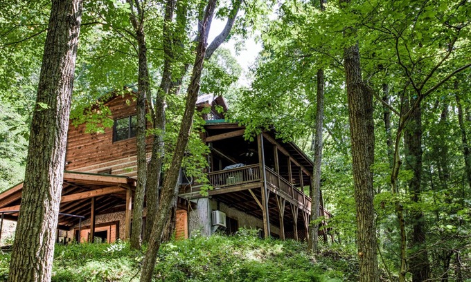 Asheville Cabina | Hidden Cove a las puertas del centro de Asheville; Bañera de hidromasaje, Juego Rm, DE LUJO!