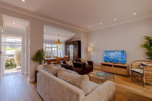 Cape Town City Centre Casa | Hidden De Waterkant Cottage with Tranquil Garden