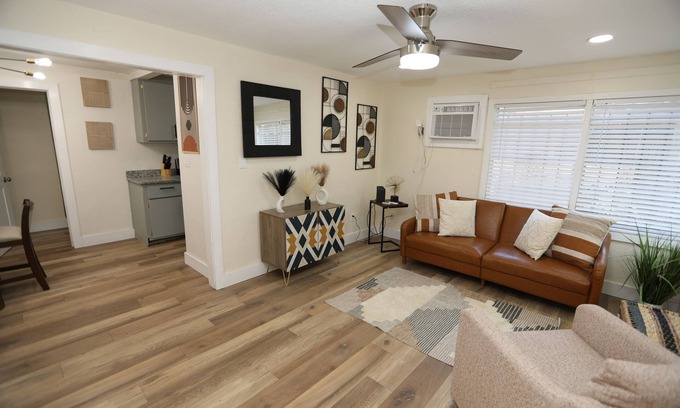 Arlington Casa | Hidden Garden Apartment