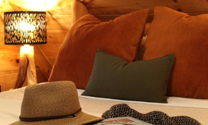 Wears Valley Cabina | Couple's Retreat! 1mi to GSMNP! Private & Peaceful + Treehouse Vibes!