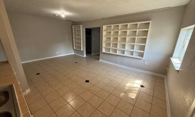 Northside Apartamento | Hidden Gem 2BR Wi-Fi parking
