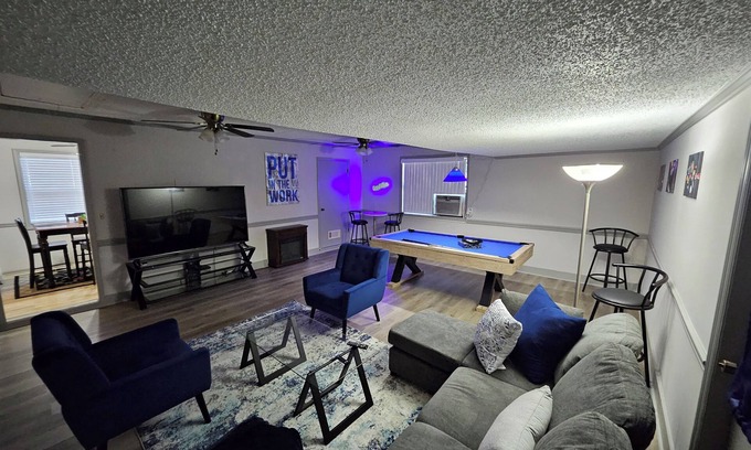 Houston County Casa | Hidden Gem - 3BD, 2FB w/Jacuzzi + Pool Table
