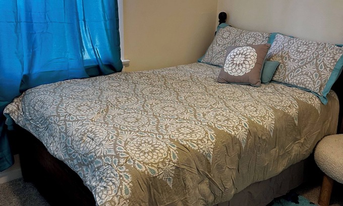 San Bernardino Casa | Hidden Gem. Comfy 2 Bedroom Home near NOS Event Center.