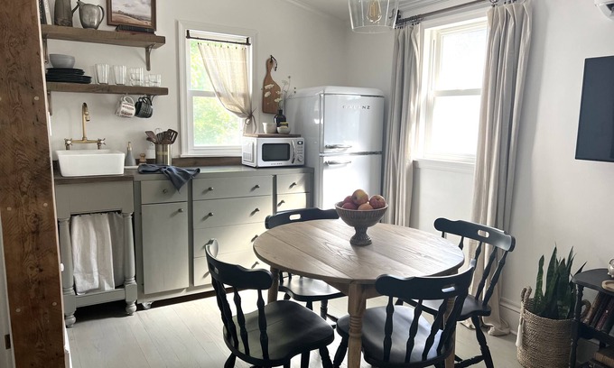 Hughesville Apartamento | Hidden Gem: Cozy apartment in downtown Hughesville