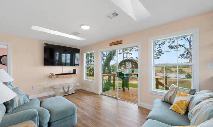 Northside Cabaña | Private Island Cottage, ② King Beds, 75" HDTV, Scenic Views