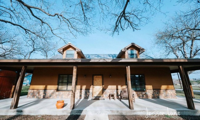 Gruene Cabina | Hidden Gem Luxury Cabin nestled in Gruene