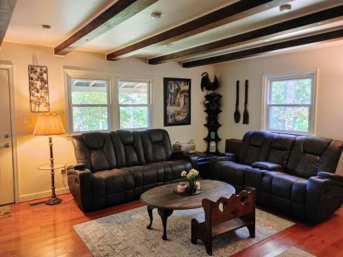 Linden Casa | Hidden Gem on Hidden Valley Lane