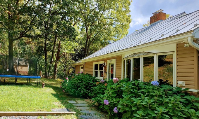 Linden Cabina | Hidden Gem on Hidden Valley Lane