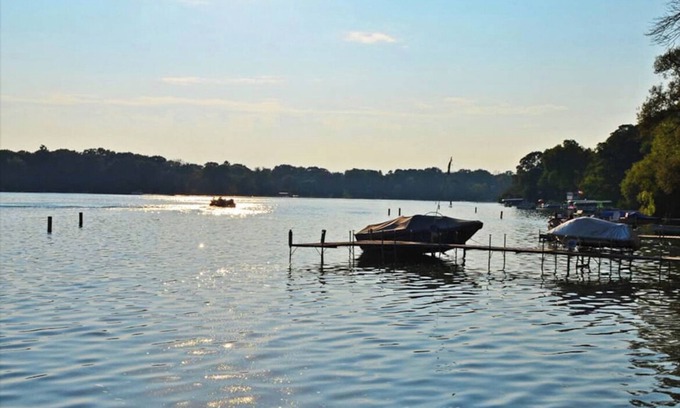 Bassett Casa | Lake Home con toneladas de comodidades * Interior actualizado por diseñador