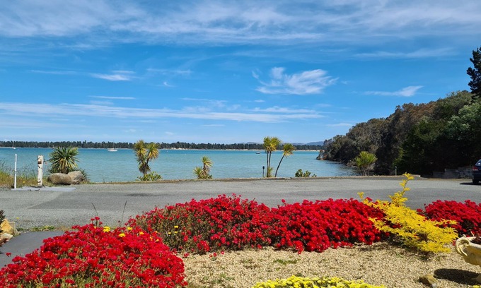 Lewisham Casa | Hidden gem on the waters edge - 15 minutes from Hobart airport.