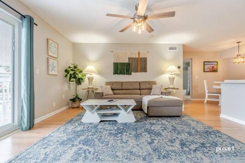 Indian Bayou Apartamento | Hidden Gem - pool access, walk to beach