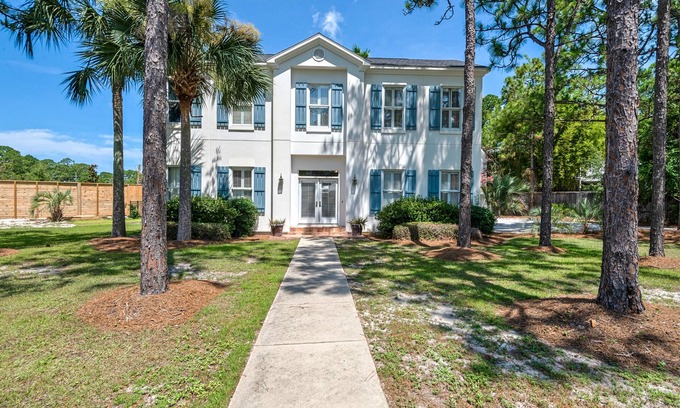 Sugarwood Beach Casa | Hidden Gem! Private lot, Private Pool w/Hot Tub! Near Seagrove!