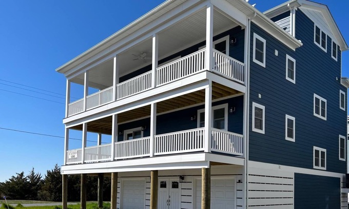 Milford Casa | Beach House, Hidden Gem, Relax, Water Views, Bay Breezes & Decks & Hot Tub