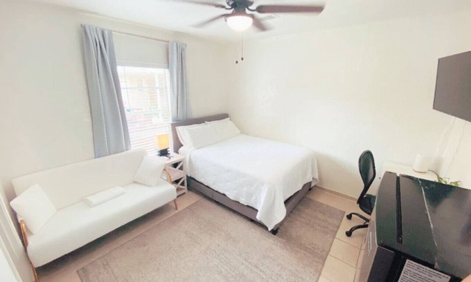 Northside Apartamento | Holistic Gem w/Fast WiFi & Free Parking