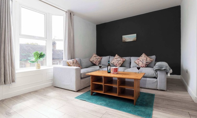 Loftus Casa | Hidden Gem with bags of space! 3 Bed Town House!