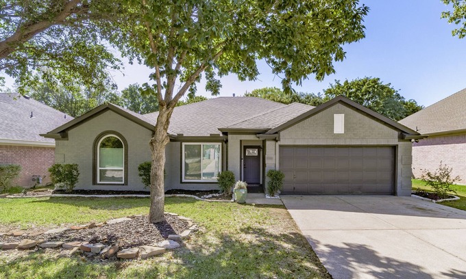 Corinth Casa | Hidden Gem with king beds, backyard shaded oasis